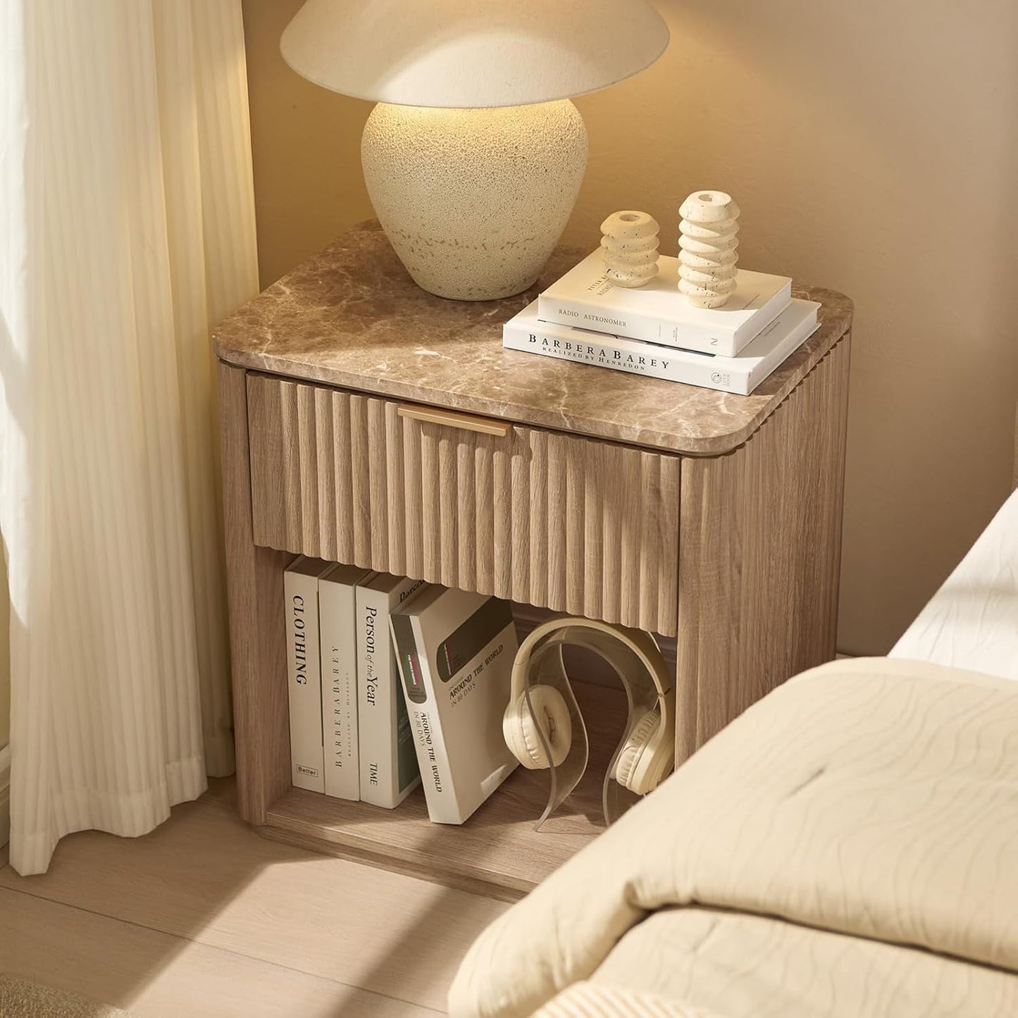 Hvoonc Fluted Nightstand with Drawer, Solid Wood & Faux Marble Bedside Table, Modern Accent Furniture for Bedroom, Natural Oak